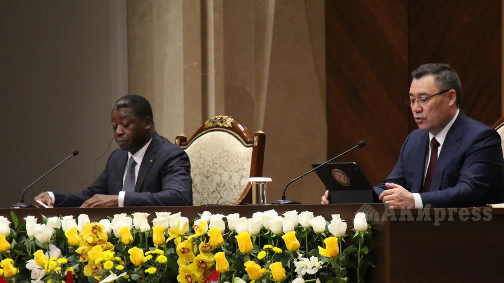 Presidents Faure Gnassingbé of Togo and Sadyr Japarov of Kyrgyzstan at a formal signing ceremony in Bishkek, 29 April 2026.