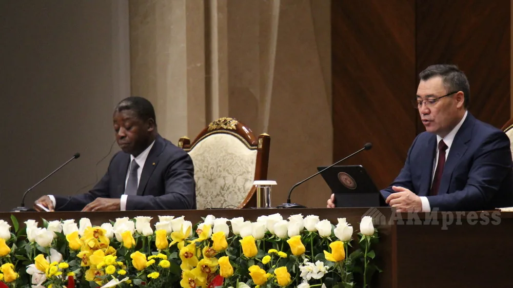 Presidents Faure Gnassingbé of Togo and Sadyr Japarov of Kyrgyzstan at a formal signing ceremony in Bishkek, 29 April 2026.